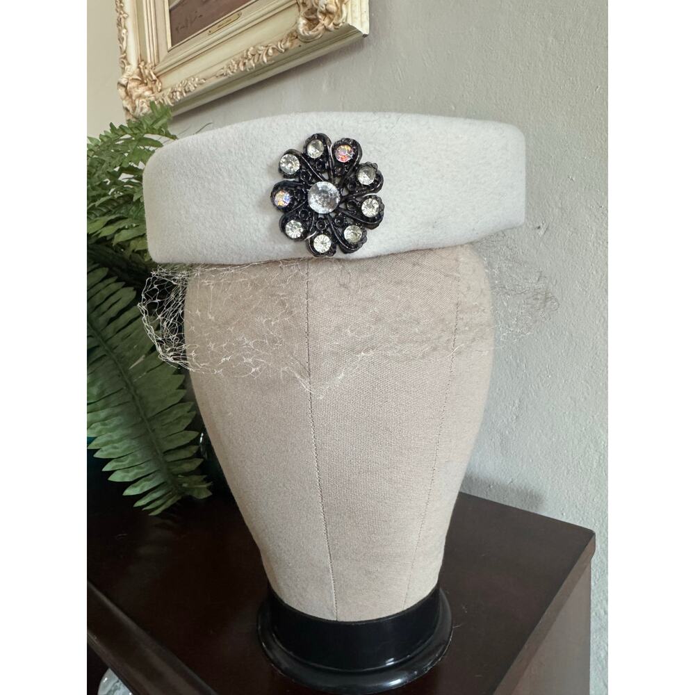 Vintage Cream Felt Pillbox Hat Rhinestone Floral Brooch Veil Cocktail Hat